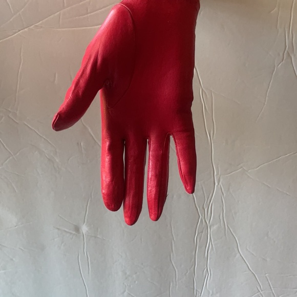Vintage Red Capeskin Gloves - Picture 6 of 10
